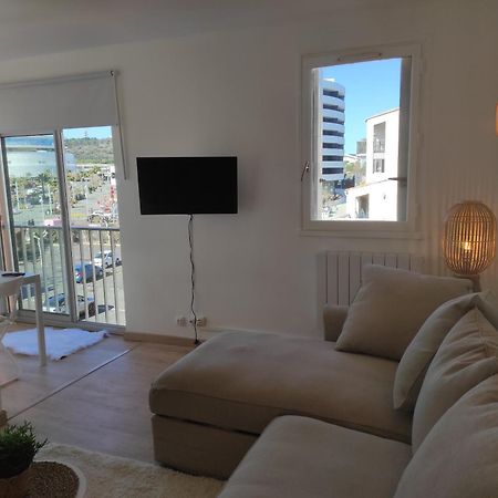 Centre Port,Studio Cosy,Vue Piscine Et Sur Le Parking Prive Ainsi Que Le Mont Saint Martin Agde Luaran gambar