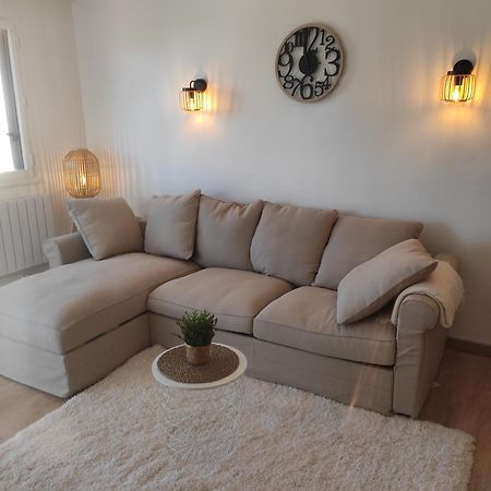 Centre Port,Studio Cosy,Vue Piscine Et Sur Le Parking Prive Ainsi Que Le Mont Saint Martin Agde Luaran gambar