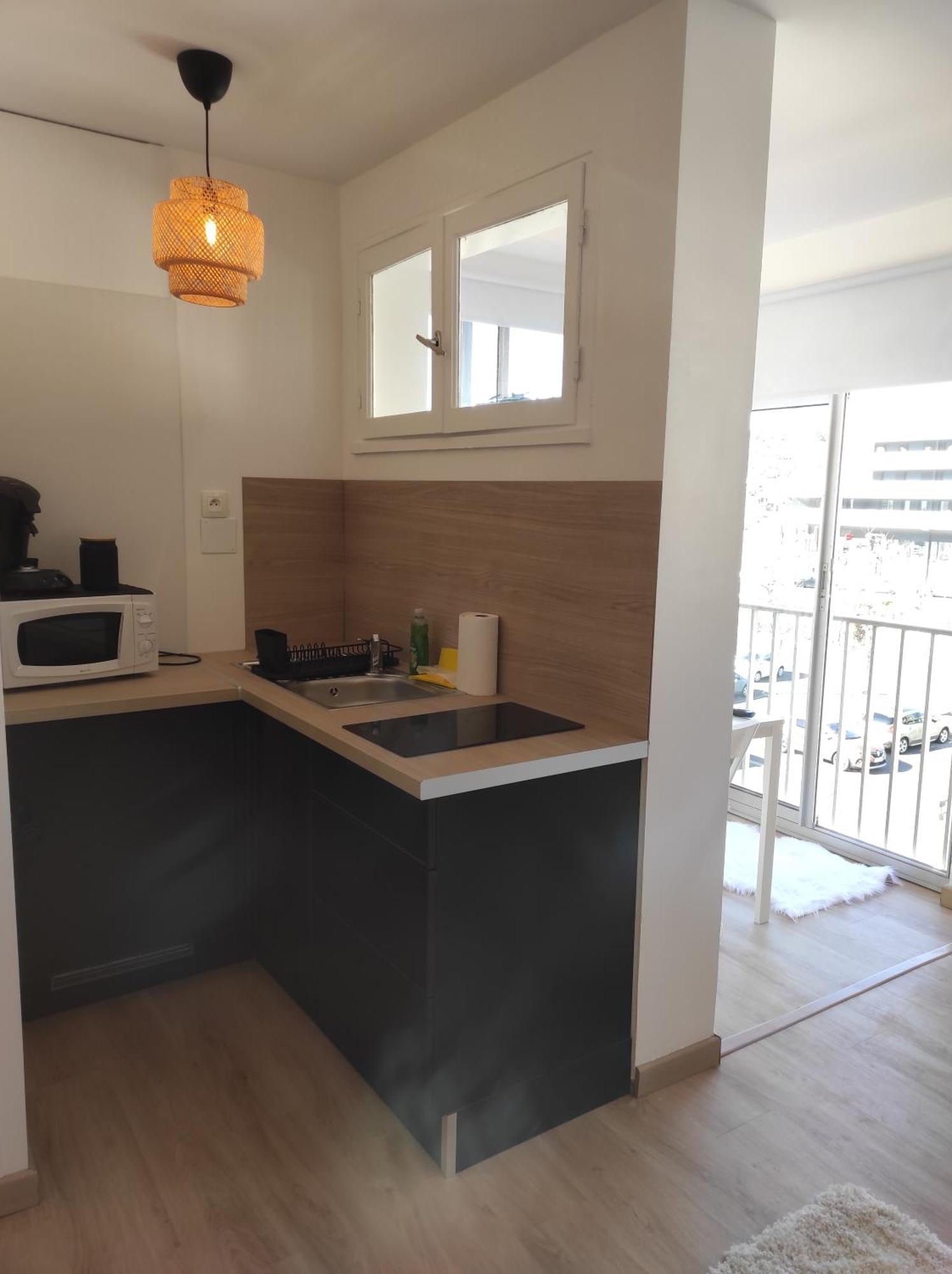 Centre Port,Studio Cosy,Vue Piscine Et Sur Le Parking Prive Ainsi Que Le Mont Saint Martin Agde Luaran gambar