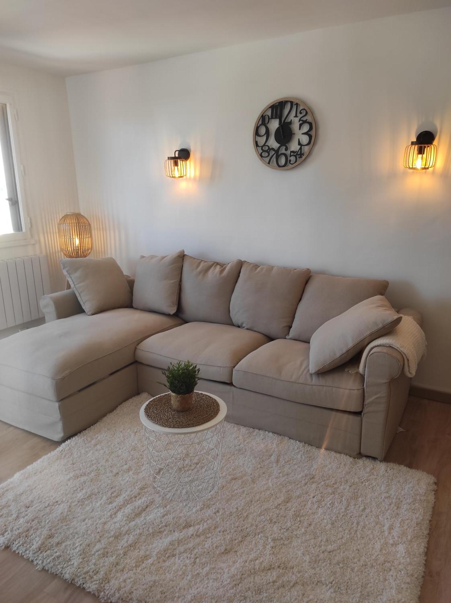 Centre Port,Studio Cosy,Vue Piscine Et Sur Le Parking Prive Ainsi Que Le Mont Saint Martin Agde Luaran gambar